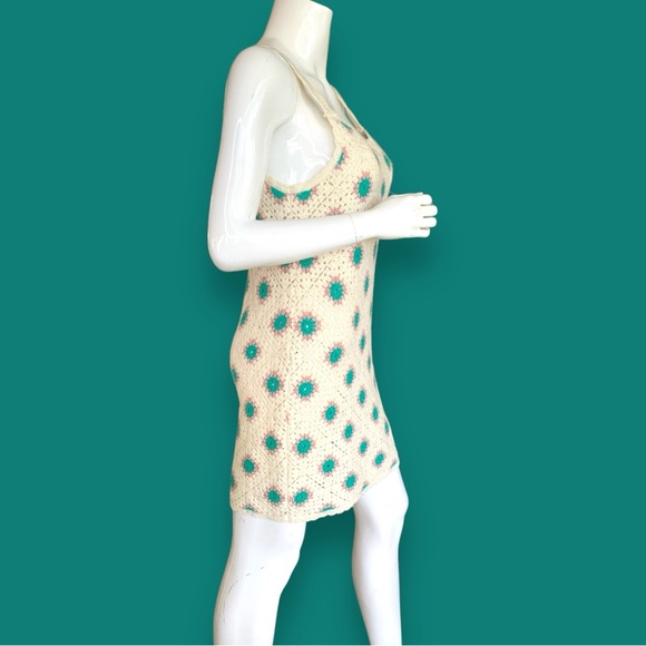SINCERELY JULES CREAM WITH TEAL CROCHET ACCENTS MINI DRESS. WOMEN’S SIZE MEDIUM - Picture 3 of 8